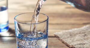 La bebida refrescante sin alcohol ni calorías perfecta para hidratarse en verano.