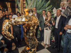 Monkey 47 y Tequila Avión presenta una joya artística de mosaico Veneciano