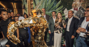 Monkey 47 y Tequila Avión presenta una joya artística de mosaico Veneciano