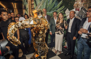 Monkey 47 y Tequila Avión presenta una joya artística de mosaico Veneciano