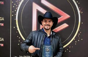 “La Voz Bravía de la Canción Ranchera”, Victor Almaraz