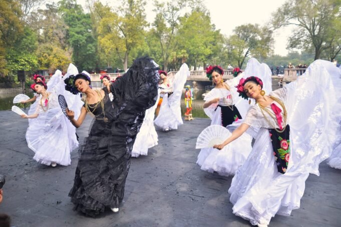 *LA MUERTE EN MÉXICO ESTÁ MÁS VIVA QUE NUNCA*