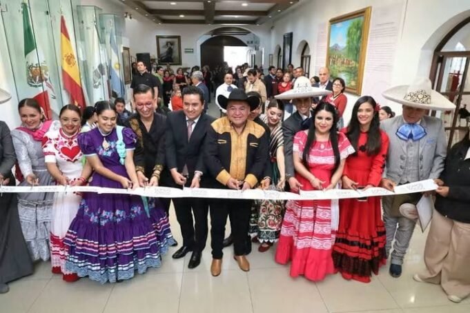 ENTRE LIENZOS Y ARTE